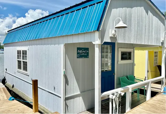 The Driftwood Inn houseboat